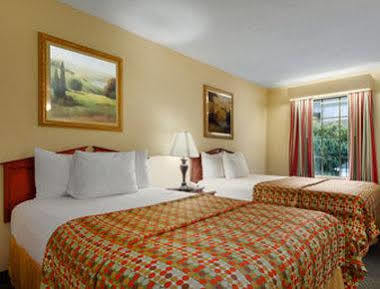 Hotel Baymont By Wyndham 2*